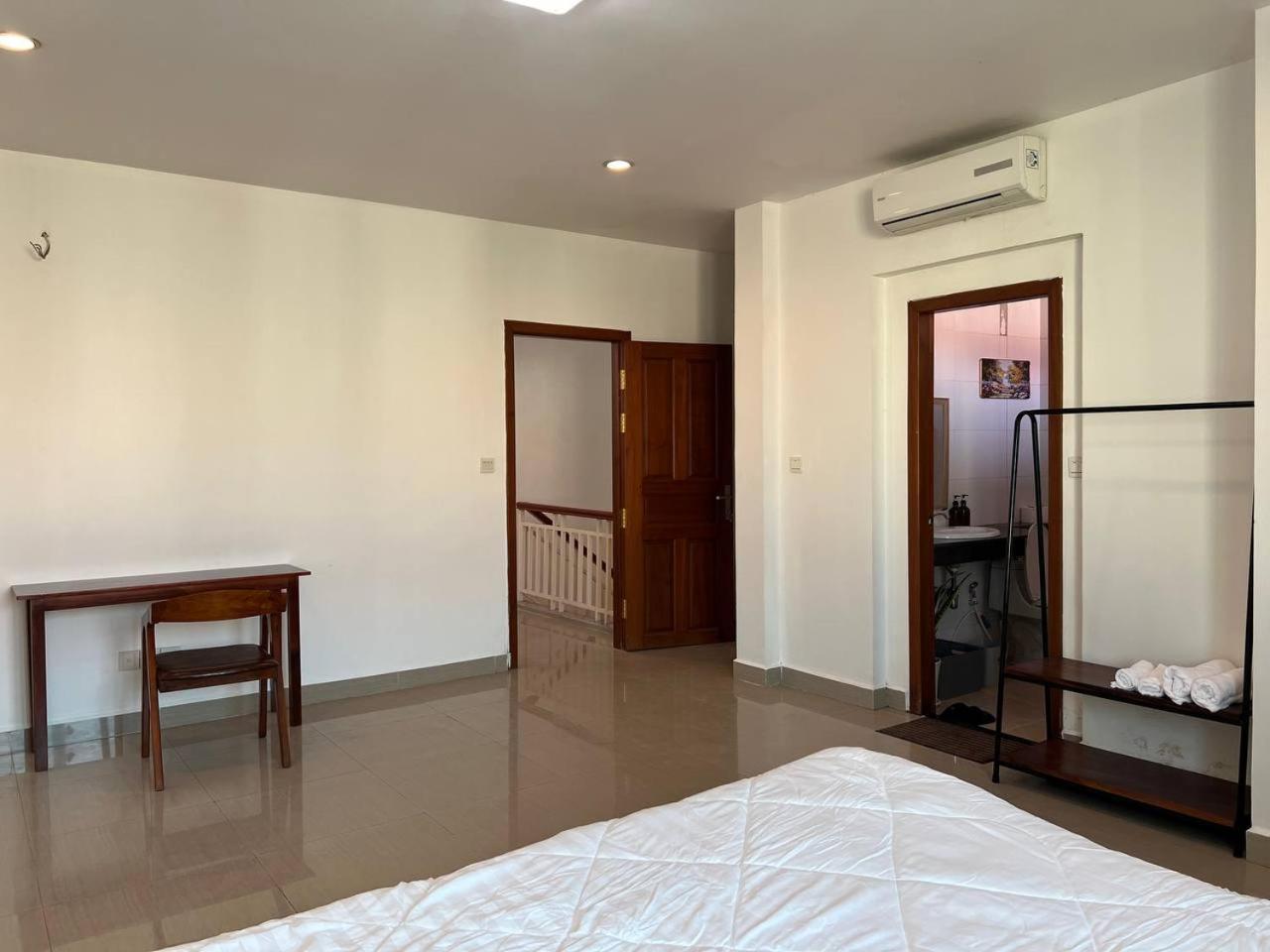 פנום פן D32 Homestay Near Airport Behind Brown Coffee Airport מראה חיצוני תמונה